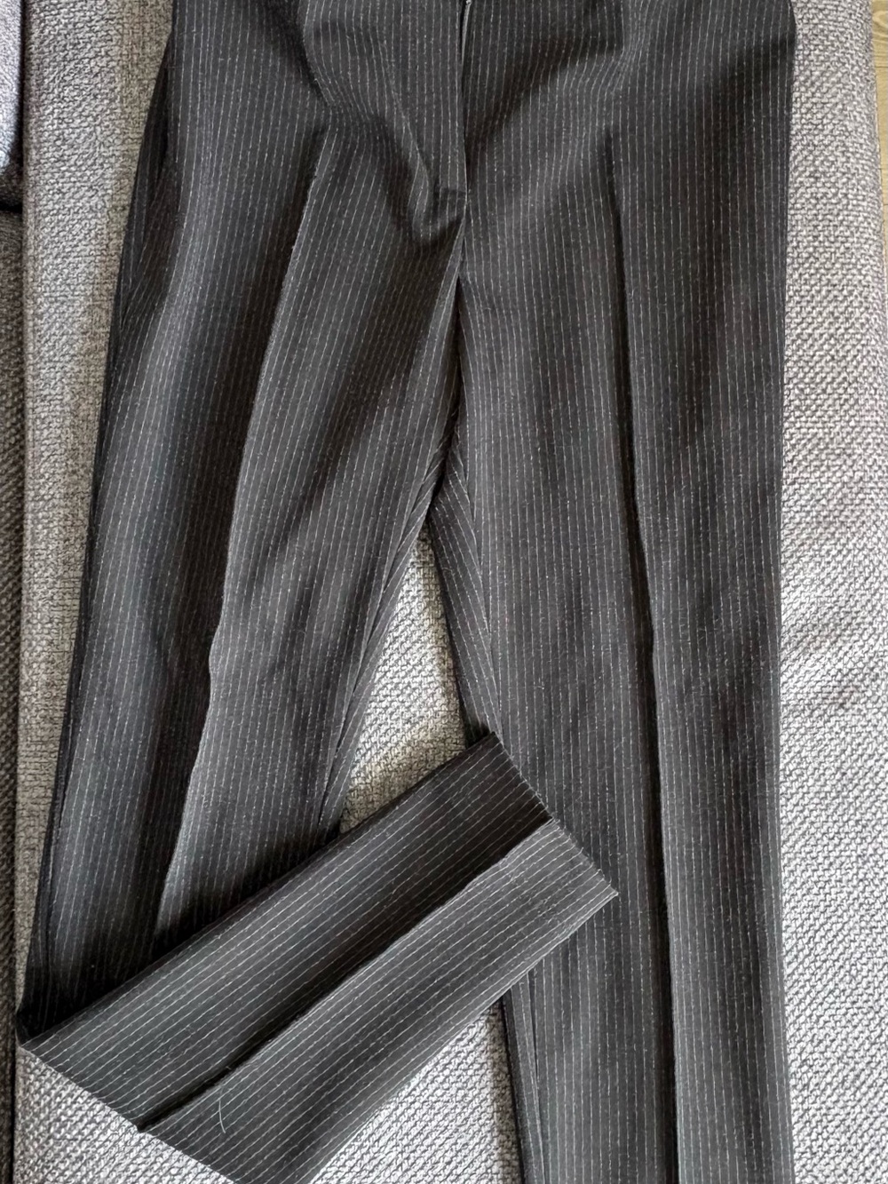 AKRIS PUNTO Women’s Black Slim Dress Pants, size 6